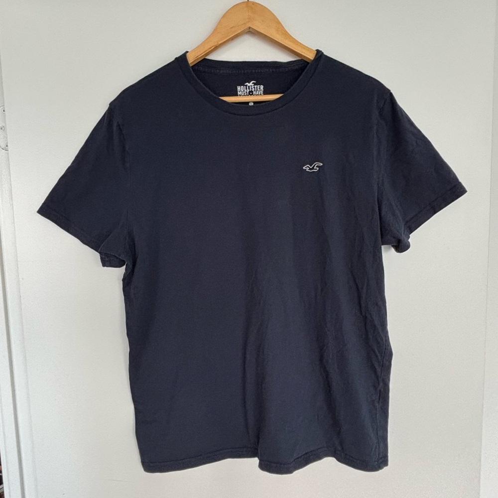 Hollister 22” PTP Men's Classic Tee, Faded Black, Size XL.